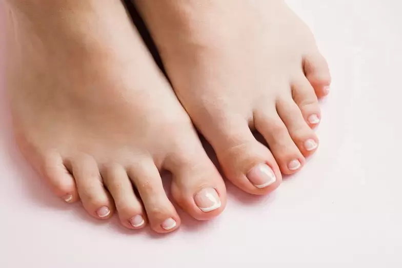 Piernas de acuerdo con el efecto efectivo de la marca de exodermina de la marca Creme